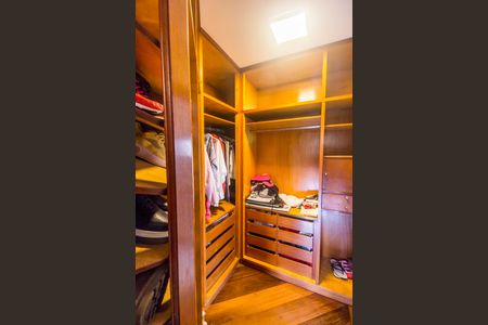 Casa de condomínio à venda com 540m², 4 quartos e 6 vagasCloset da suíte 3