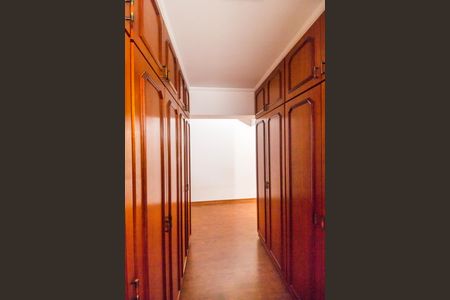 Casa de condomínio à venda com 540m², 4 quartos e 6 vagasCloset da suíte 4