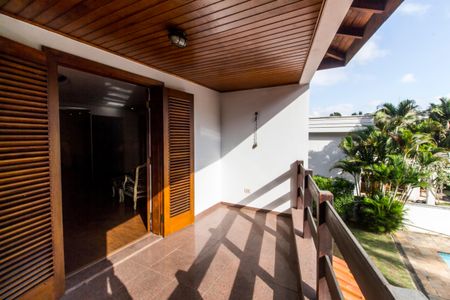 Casa de condomínio à venda com 540m², 4 quartos e 6 vagasVaranda