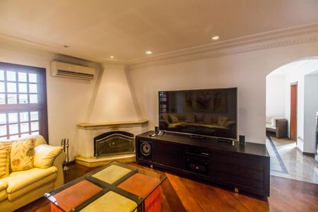 Casa de condomínio à venda com 540m², 4 quartos e 6 vagasSala de TV