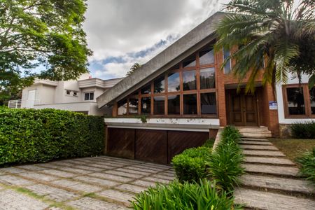 Casa de condomínio à venda com 540m², 4 quartos e 6 vagasFachada 