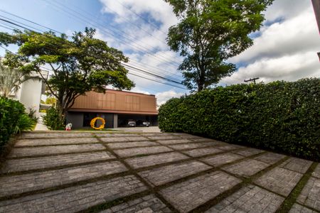 Casa de condomínio à venda com 540m², 4 quartos e 6 vagasFachada 