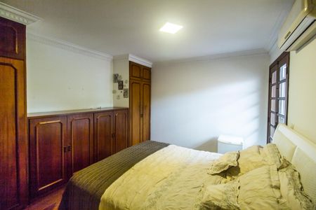 Casa de condomínio à venda com 540m², 4 quartos e 6 vagasSuíte 2