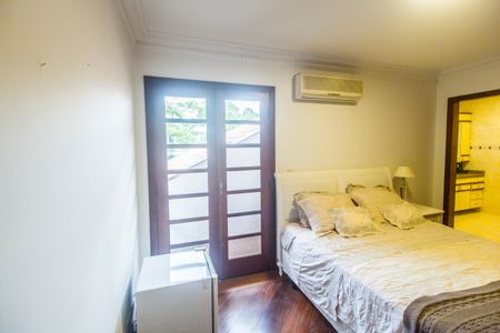 Casa de condomínio à venda com 540m², 4 quartos e 6 vagasSuíte 2