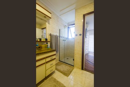 Casa de condomínio à venda com 540m², 4 quartos e 6 vagasBanheiro da Suíte 1