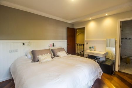 Casa de condomínio à venda com 540m², 4 quartos e 6 vagasSuíte 1