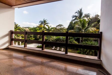 Casa de condomínio à venda com 540m², 4 quartos e 6 vagasVaranda