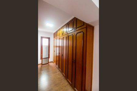 Casa de condomínio à venda com 540m², 4 quartos e 6 vagasCloset da suíte 4