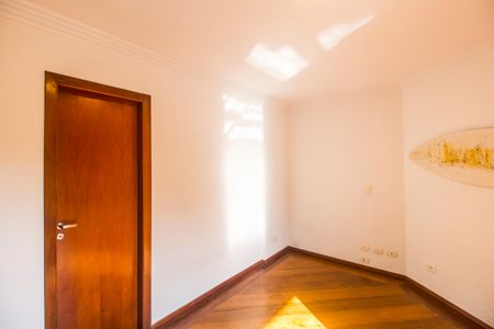 Casa de condomínio à venda com 540m², 4 quartos e 6 vagasSuíte 3