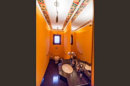 Casa de condomínio à venda com 540m², 4 quartos e 6 vagasLavabo