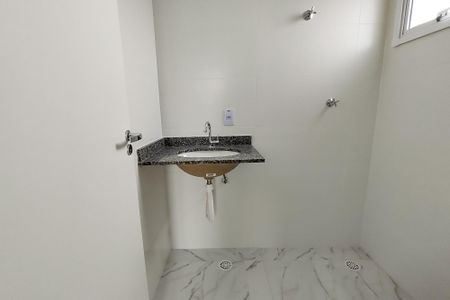 Apartamento à venda com 56m², 2 quartos e 1 vaga Apartamento à venda com 56m², 2 quartos e 1 vagaBanheiro da Suíte