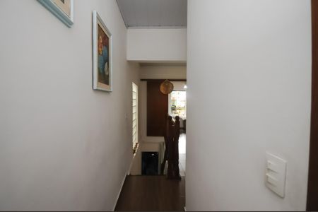 Casa à venda com 130m², 5 quartos e 2 vagas Casa à venda com 130m², 5 quartos e 2 vagasCorredor