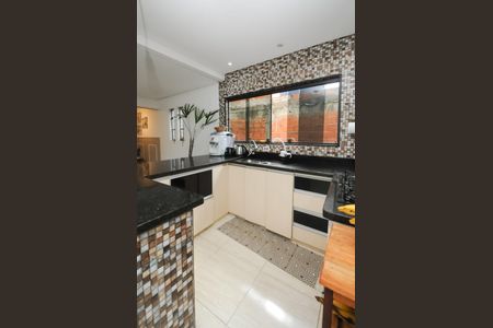 Casa à venda com 130m², 5 quartos e 2 vagas Casa à venda com 130m², 5 quartos e 2 vagasCozinha