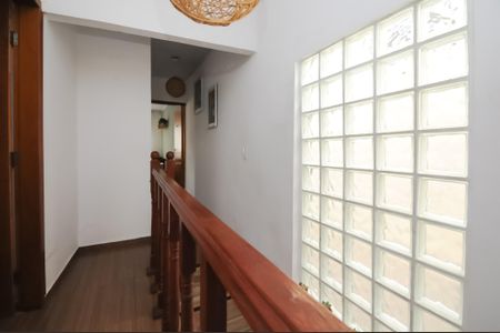 Casa à venda com 130m², 5 quartos e 2 vagas Casa à venda com 130m², 5 quartos e 2 vagasCorredor
