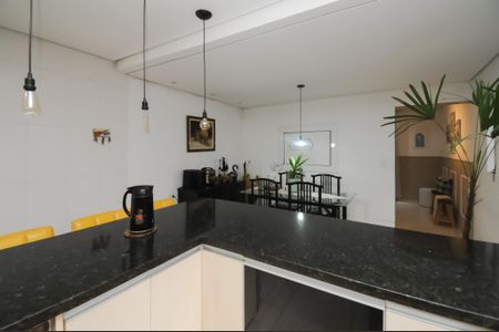 Casa à venda com 130m², 5 quartos e 2 vagas Casa à venda com 130m², 5 quartos e 2 vagasCozinha