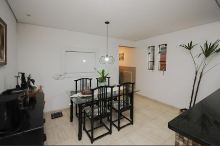 Casa à venda com 130m², 5 quartos e 2 vagas Casa à venda com 130m², 5 quartos e 2 vagasCopa