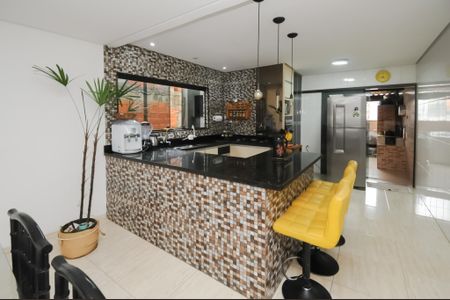 Casa à venda com 130m², 5 quartos e 2 vagas Casa à venda com 130m², 5 quartos e 2 vagasCopa