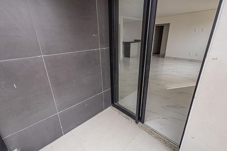 Apartamento à venda com 90m², 3 quartos e 2 vagas Apartamento à venda com 90m², 3 quartos e 2 vagasVaranda