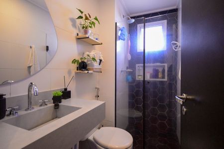 Apartamento à venda com 67m², 2 quartos e 1 vaga Apartamento à venda com 67m², 2 quartos e 1 vagaBanheiro da Suite