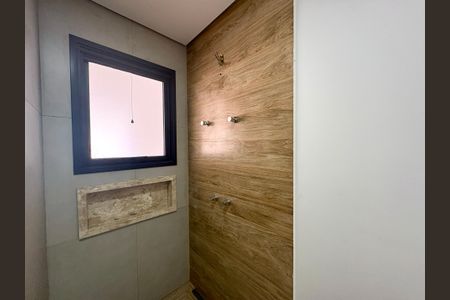 Casa de condomínio à venda com 280m², 4 quartos e 4 vagas Casa de condomínio à venda com 280m², 4 quartos e 4 vagasBanheiro da Suíte 1