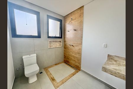 Casa de condomínio à venda com 280m², 4 quartos e 4 vagas Casa de condomínio à venda com 280m², 4 quartos e 4 vagasBanheiro da Suíte 2