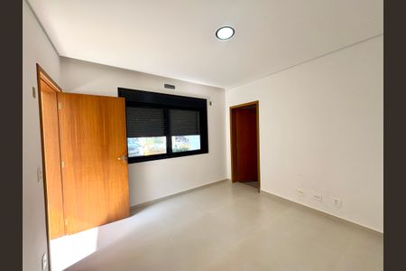 Casa de condomínio à venda com 280m², 4 quartos e 4 vagas Casa de condomínio à venda com 280m², 4 quartos e 4 vagasSuíte 1