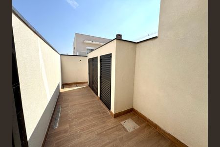 Casa de condomínio à venda com 280m², 4 quartos e 4 vagas Casa de condomínio à venda com 280m², 4 quartos e 4 vagasÁrea de Serviço