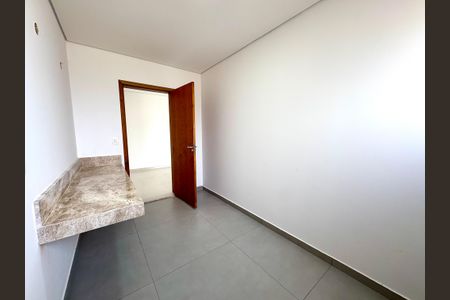 Casa de condomínio à venda com 280m², 4 quartos e 4 vagas Casa de condomínio à venda com 280m², 4 quartos e 4 vagasBanheiro da Suíte 2