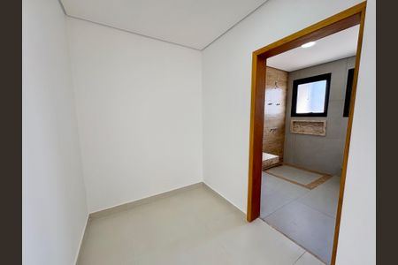 Casa de condomínio à venda com 280m², 4 quartos e 4 vagas Casa de condomínio à venda com 280m², 4 quartos e 4 vagasSuíte 3