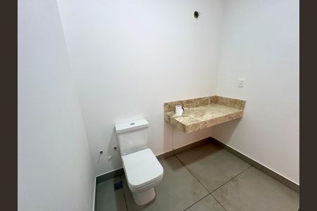 Casa de condomínio à venda com 280m², 4 quartos e 4 vagas Casa de condomínio à venda com 280m², 4 quartos e 4 vagasBanheiro da Suíte 1