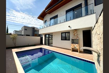 Casa de condomínio à venda com 280m², 4 quartos e 4 vagas Casa de condomínio à venda com 280m², 4 quartos e 4 vagasQuintal