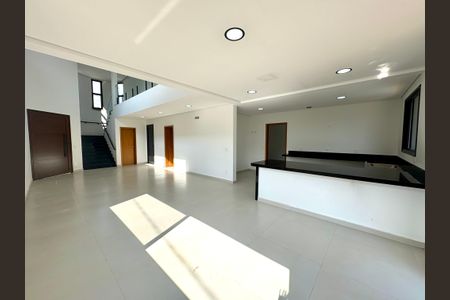 Casa de condomínio à venda com 280m², 4 quartos e 4 vagas Casa de condomínio à venda com 280m², 4 quartos e 4 vagasSala