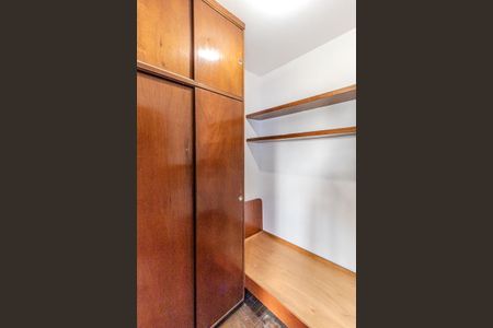 Apartamento à venda com 260m², 4 quartos e 3 vagas Apartamento à venda com 260m², 4 quartos e 3 vagasQuarto de Serviço 2