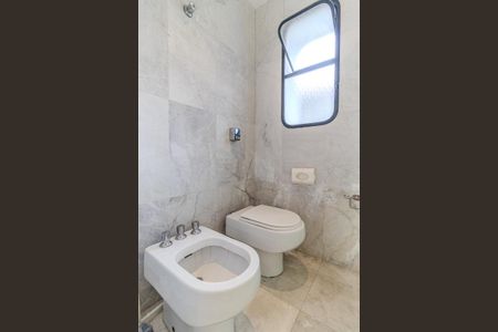 Apartamento à venda com 260m², 4 quartos e 3 vagas Apartamento à venda com 260m², 4 quartos e 3 vagasBanheiro Social