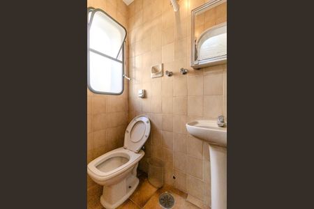 Apartamento à venda com 260m², 4 quartos e 3 vagas Apartamento à venda com 260m², 4 quartos e 3 vagasBanheiro de Serviço