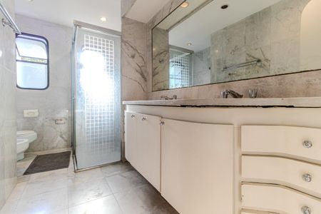 Apartamento à venda com 260m², 4 quartos e 3 vagas Apartamento à venda com 260m², 4 quartos e 3 vagasBanheiro Social