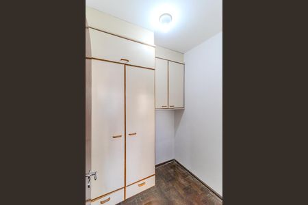 Apartamento à venda com 260m², 4 quartos e 3 vagas Apartamento à venda com 260m², 4 quartos e 3 vagasQuarto de Serviço 1