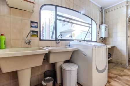 Apartamento à venda com 260m², 4 quartos e 3 vagas Apartamento à venda com 260m², 4 quartos e 3 vagasÁrea de Serviço