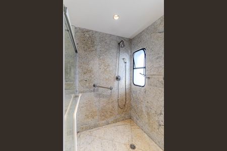 Apartamento à venda com 260m², 4 quartos e 3 vagas Apartamento à venda com 260m², 4 quartos e 3 vagasBanheiro da Suíte