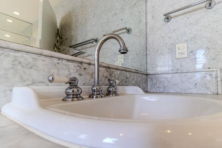 Apartamento à venda com 260m², 4 quartos e 3 vagas Apartamento à venda com 260m², 4 quartos e 3 vagasBanheiro da Suíte