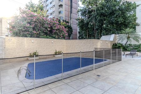 Apartamento à venda com 260m², 4 quartos e 3 vagas Apartamento à venda com 260m², 4 quartos e 3 vagasPiscina