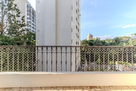 Apartamento à venda com 260m², 4 quartos e 3 vagas Apartamento à venda com 260m², 4 quartos e 3 vagasVaranda