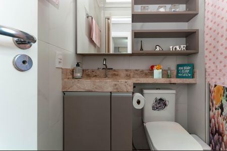 Apartamento à venda com 42m², 2 quartos e sem vaga Apartamento à venda com 42m², 2 quartos e sem vagaBanheiro Social