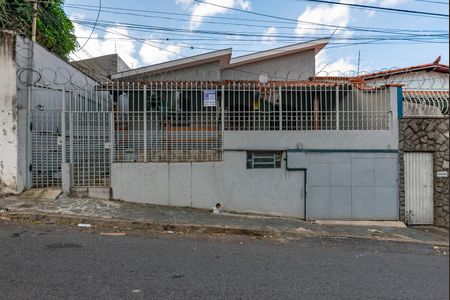 Casa à venda com 187m², 3 quartos e 1 vaga Casa à venda com 187m², 3 quartos e 1 vagaFachada