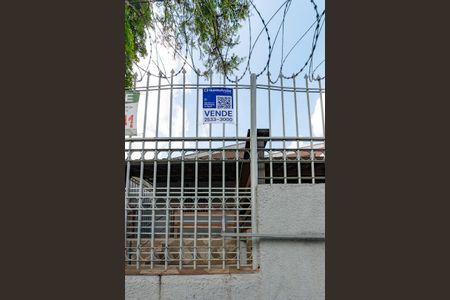 Casa à venda com 187m², 3 quartos e 1 vaga Casa à venda com 187m², 3 quartos e 1 vagaPlaca de vende instalada na fachada do imóvel (PUQN-351)