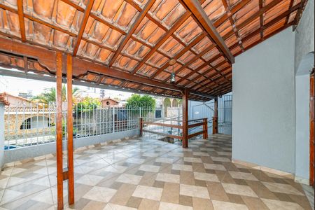 Casa à venda com 187m², 3 quartos e 1 vaga Casa à venda com 187m², 3 quartos e 1 vagaVaranda