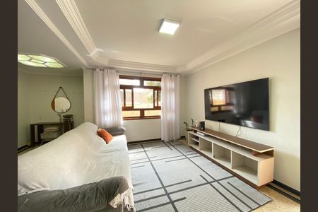 Casa à venda com 222m², 4 quartos e 2 vagasSala