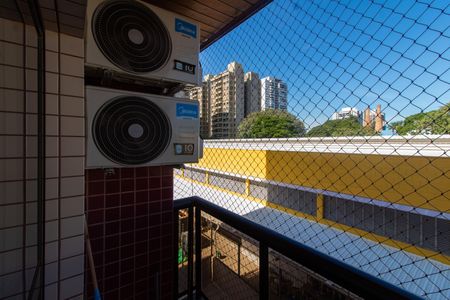 Apartamento à venda com 102m², 3 quartos e 2 vagas Apartamento à venda com 102m², 3 quartos e 2 vagasSacada Sala