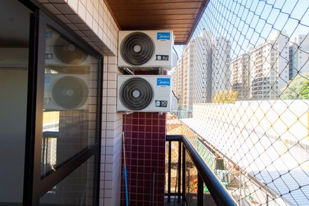 Apartamento à venda com 102m², 3 quartos e 2 vagas Apartamento à venda com 102m², 3 quartos e 2 vagasSacada Sala