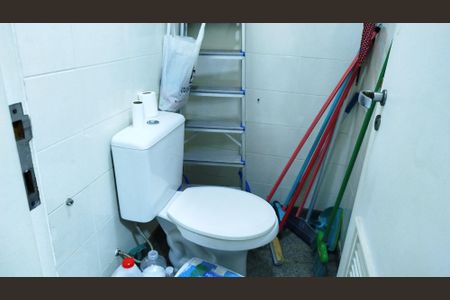 Apartamento à venda com 200m², 3 quartos e 3 vagas Apartamento à venda com 200m², 3 quartos e 3 vagasBanheiro de serviço 4